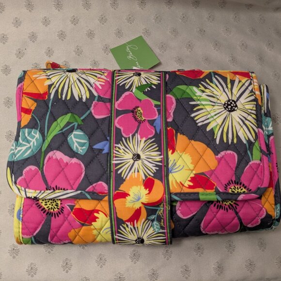 New! Vera Bradley Jazzy Bloom Changing Pad Clutch - Picture 2 of 4